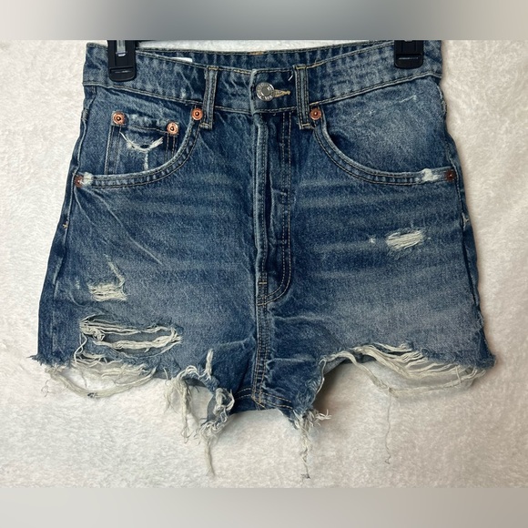 Zara Pants - Zara Distressed cut off shorts
